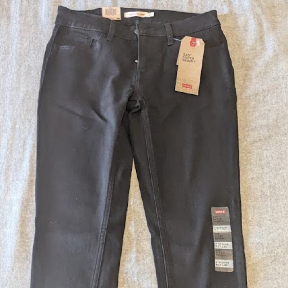 NWT Levi’s 535 Black Super Skinny Jeans - 27x30